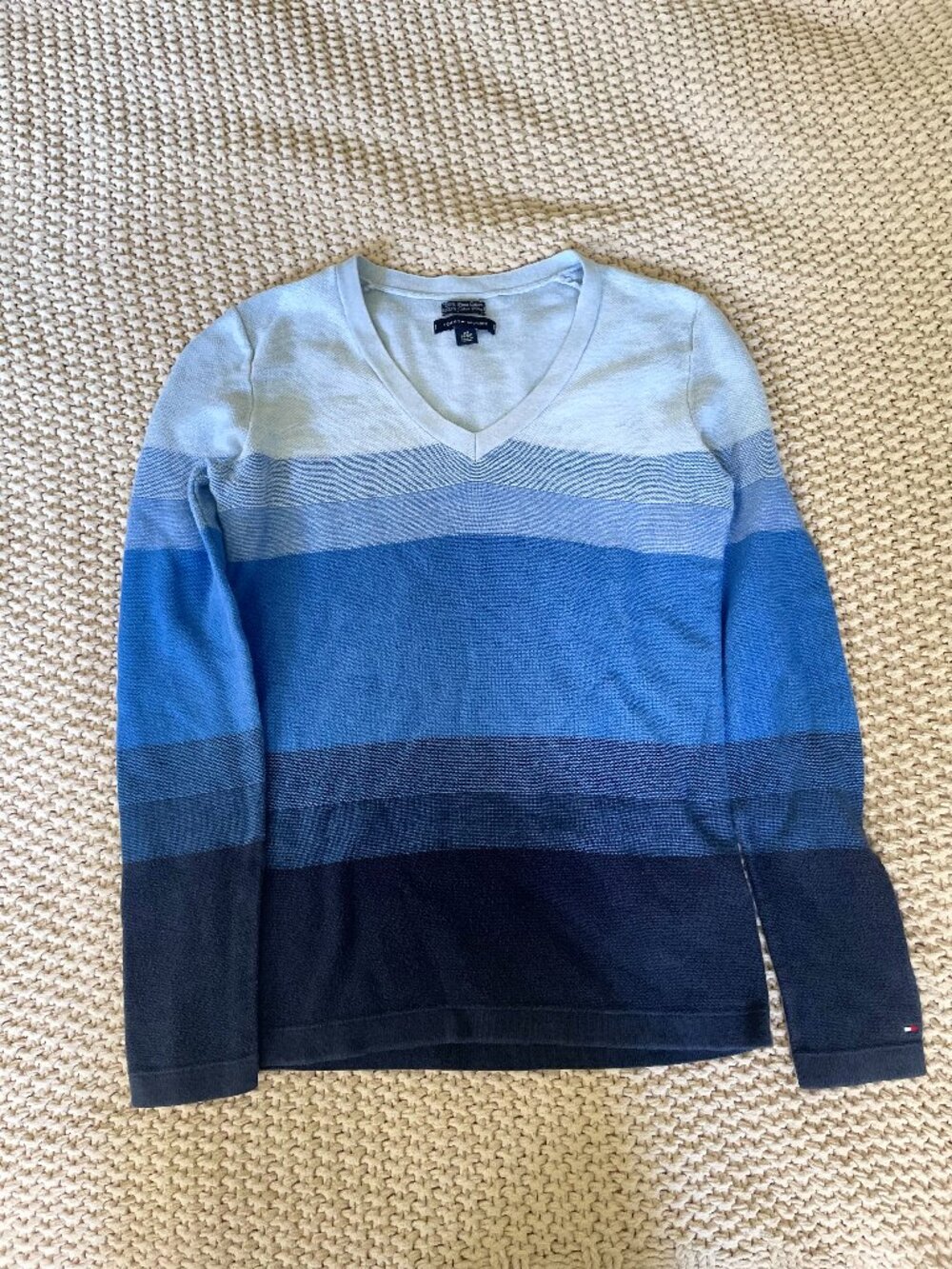 Tommy Hilfiger women’s V-Neck Ombre Blue Stripe Sweater - Size XS